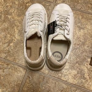 Women’s brand new hey dudes